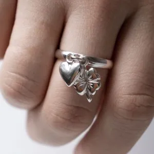 Серебряное кольцо Любовь & Удача – глубокий символизм и напоминание о том, что я любима и мне в жизни везет.